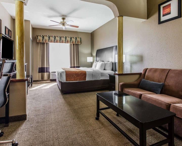 Comfort Suites Bakersfield