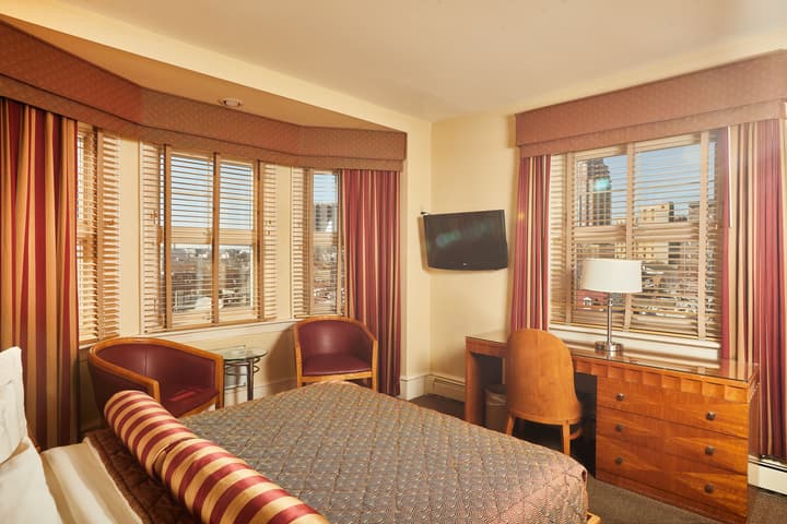 Alexander Inn