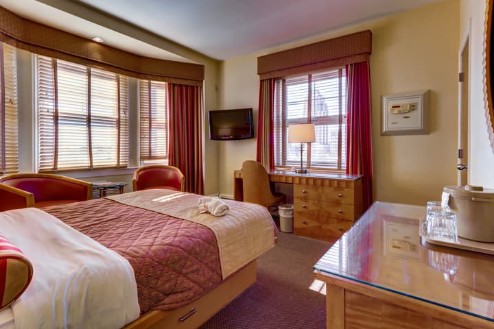 Alexander Inn