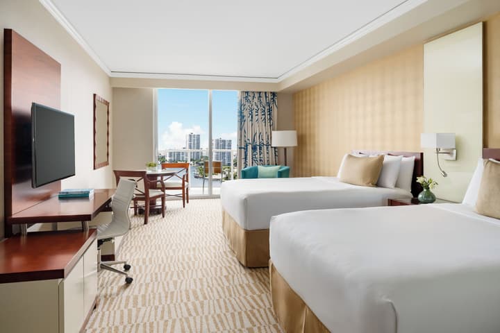 Trump International Beach Resort
