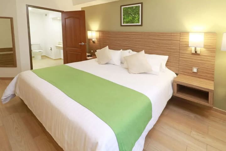 Wyndham Garden Monterrey Valle Real