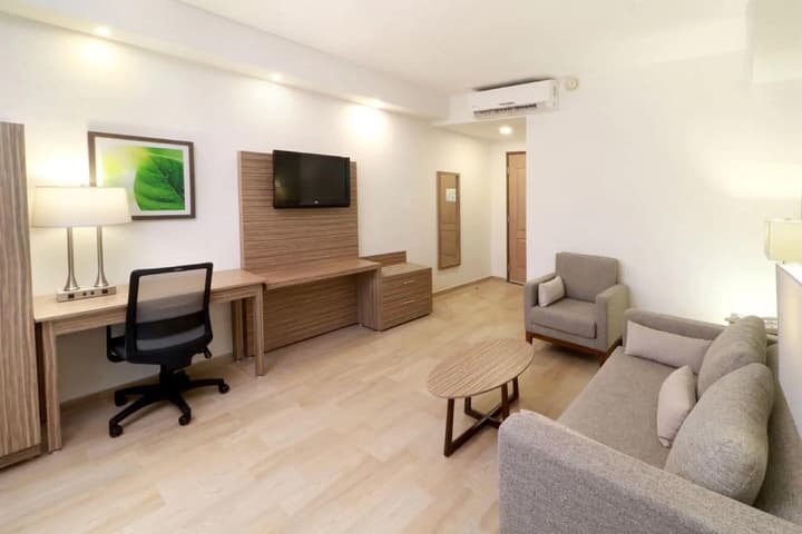 Wyndham Garden Monterrey Valle Real