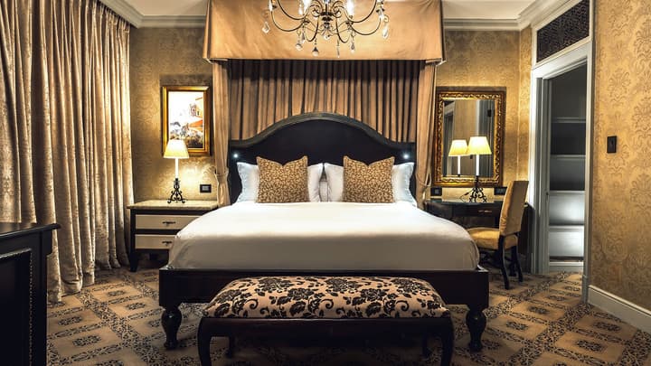 Palazzo Hotel