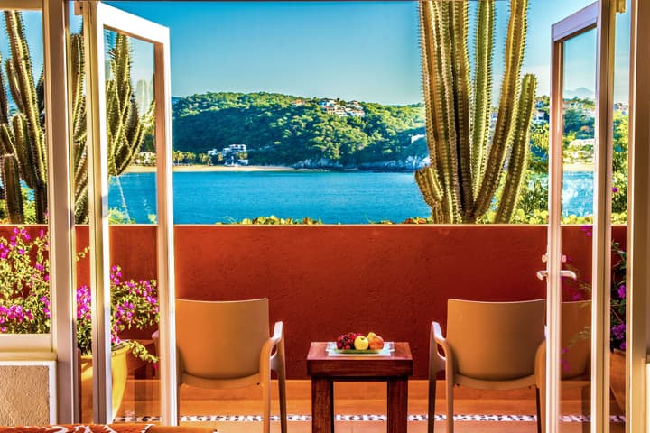 Las Brisas Huatulco – All Inclusive