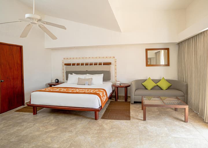 Las Brisas Huatulco – All Inclusive