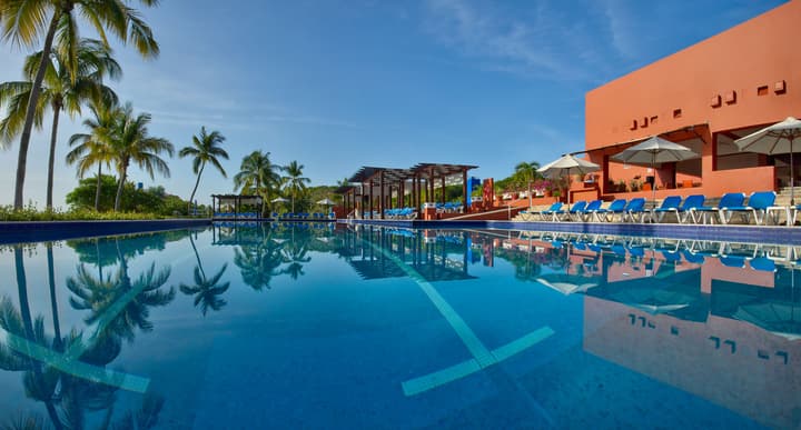 Las Brisas Huatulco – All Inclusive
