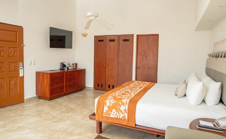 Las Brisas Huatulco – All Inclusive