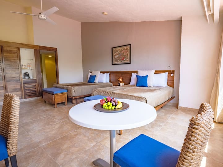 Las Brisas Huatulco – All Inclusive