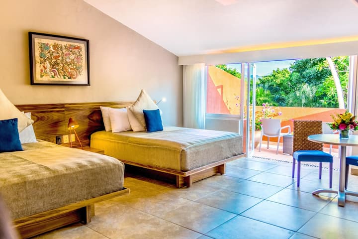 Las Brisas Huatulco – All Inclusive