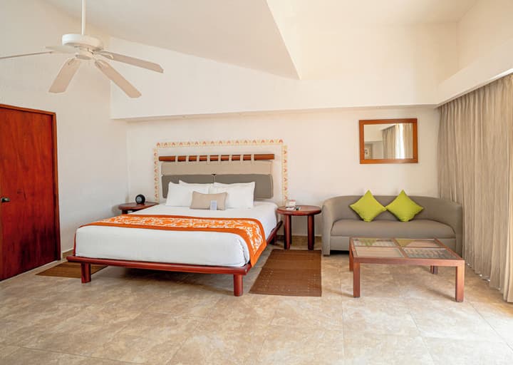 Las Brisas Huatulco – All Inclusive