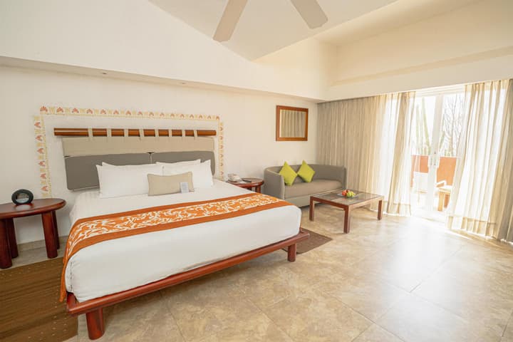 Las Brisas Huatulco – All Inclusive