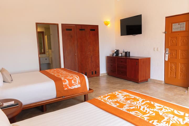 Las Brisas Huatulco – All Inclusive