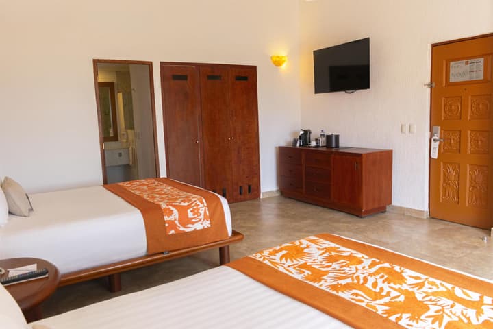 Las Brisas Huatulco – All Inclusive