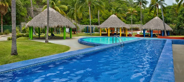 Las Brisas Huatulco – All Inclusive