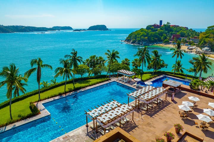 Las Brisas Huatulco – All Inclusive