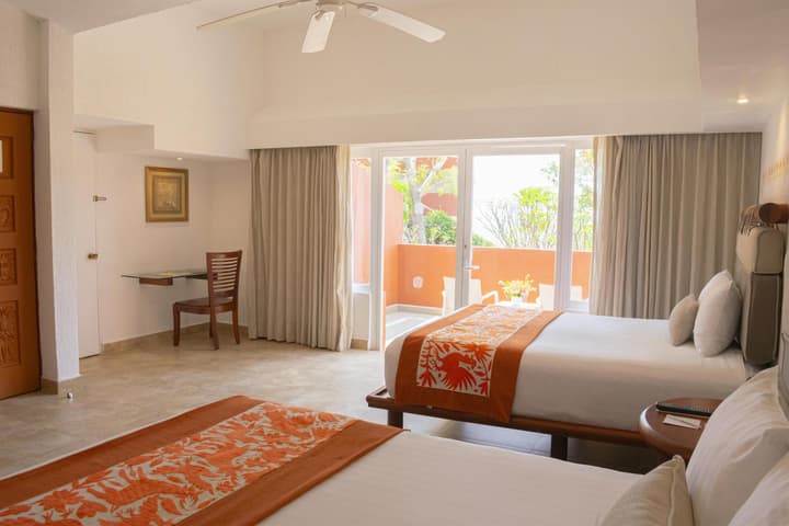 Las Brisas Huatulco – All Inclusive