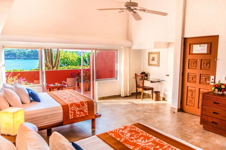 Las Brisas Huatulco – All Inclusive
