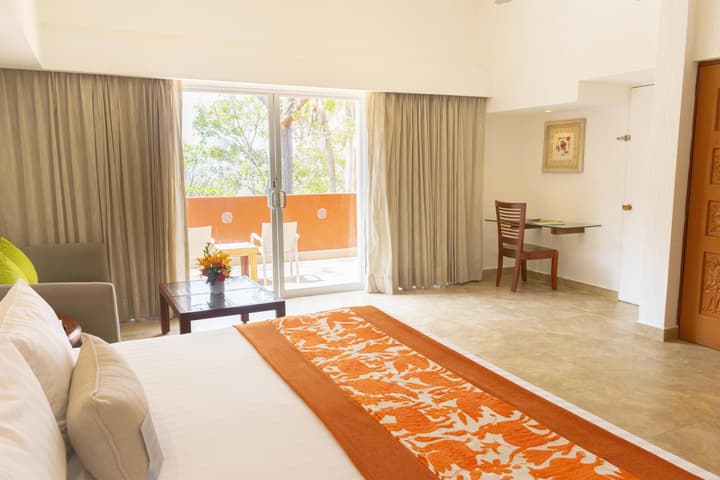 Las Brisas Huatulco – All Inclusive