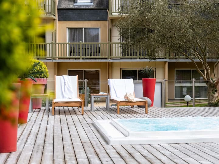 Mercure Omaha Beach Hotel