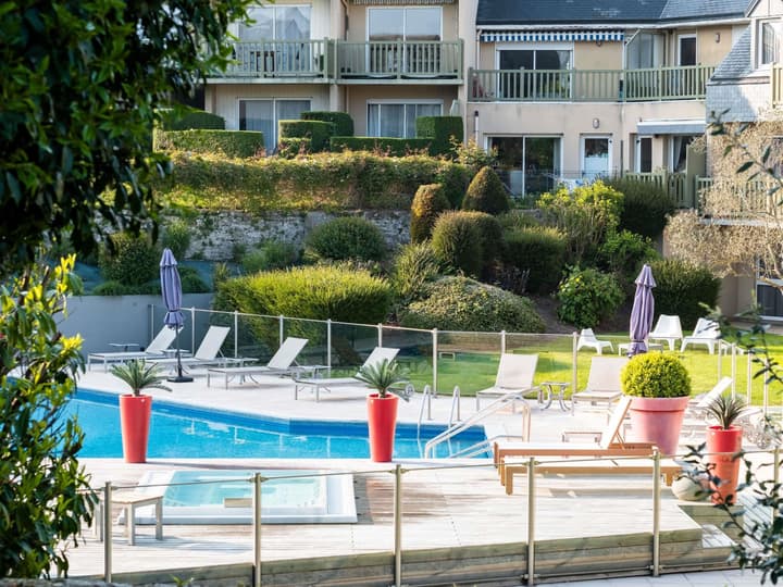 Mercure Omaha Beach Hotel