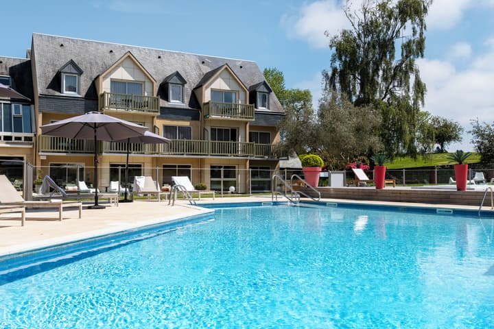 Mercure Omaha Beach Hotel