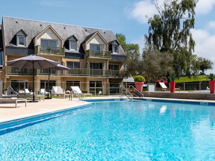 Mercure Omaha Beach Hotel