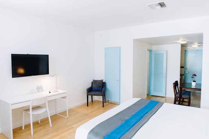 Aqua Hotel & Suites