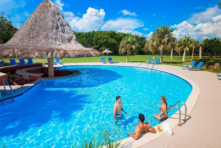 Hodelpa Garden Suites Golf & Convention Center