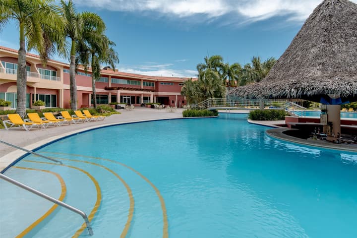 Hodelpa Garden Suites Golf & Convention Center