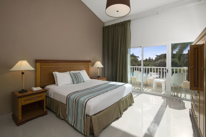 Hodelpa Garden Suites Golf & Convention Center