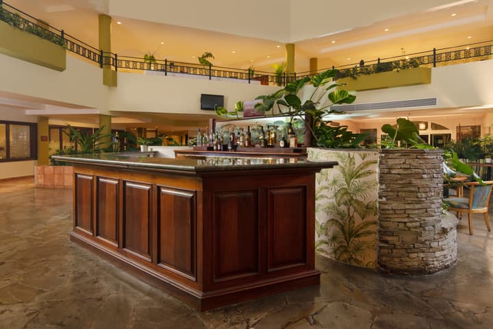 Hodelpa Garden Suites Golf & Convention Center