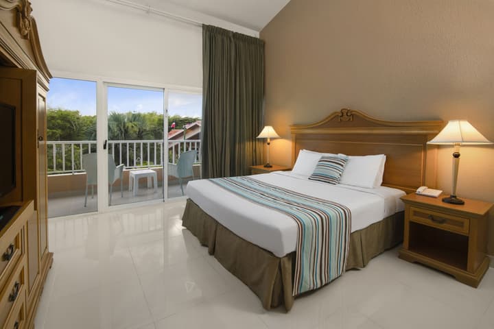 Hodelpa Garden Suites Golf & Convention Center