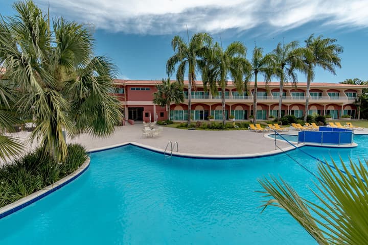 Hodelpa Garden Suites Golf & Convention Center