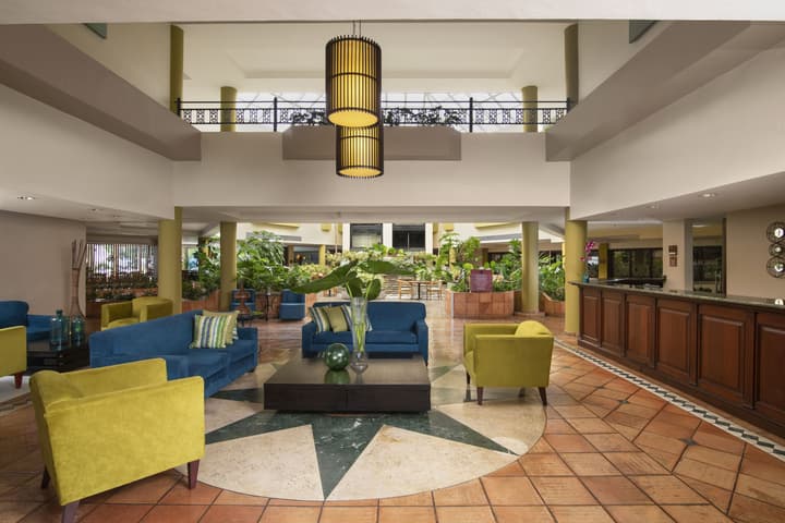 Hodelpa Garden Suites Golf & Convention Center