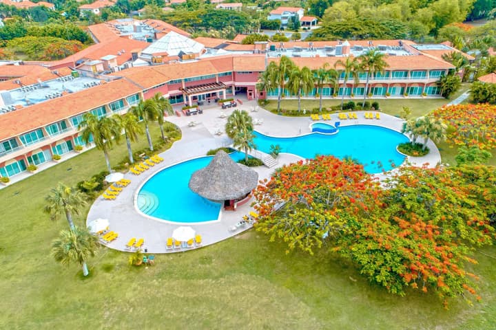 Hodelpa Garden Suites Golf & Convention Center