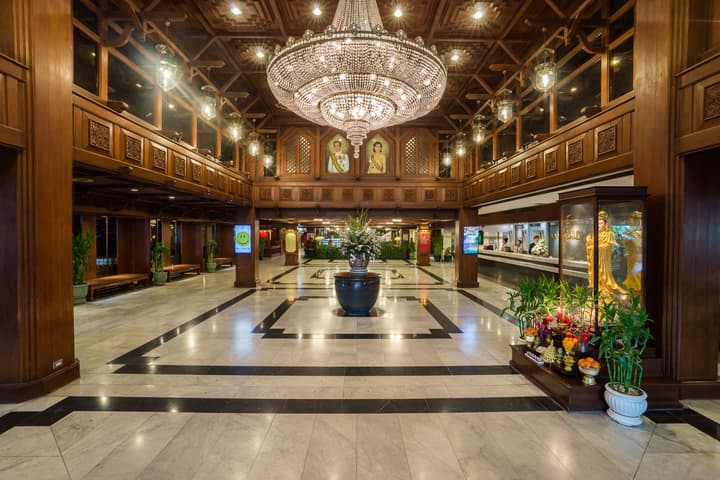 Bangkok Palace Hotel