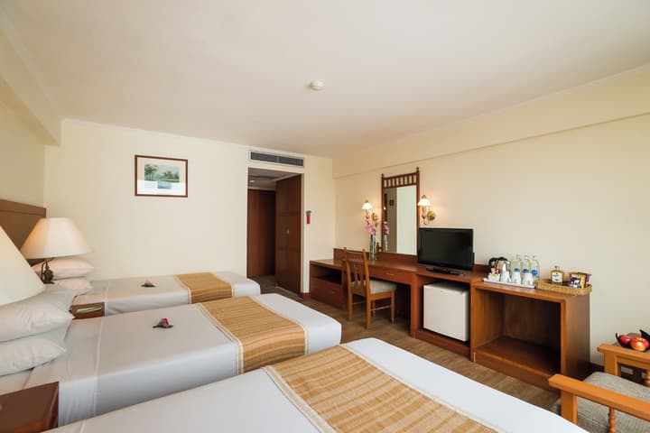 Bangkok Palace Hotel