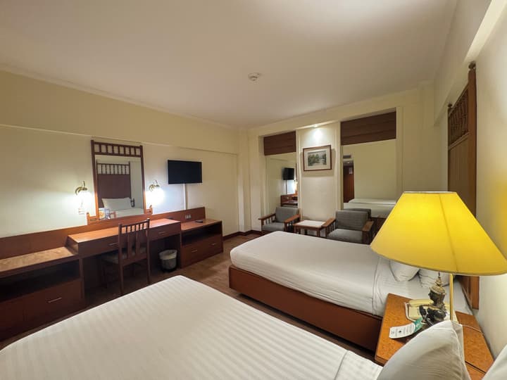 Bangkok Palace Hotel