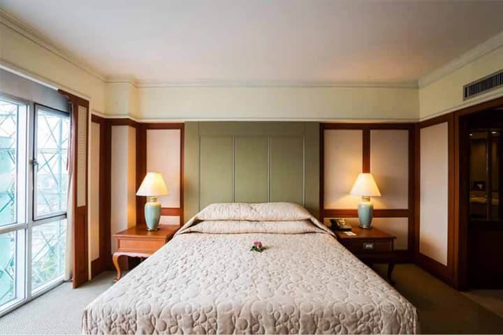 Bangkok Palace Hotel