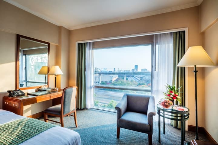 Bangkok Palace Hotel
