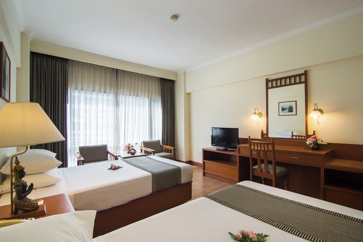 Bangkok Palace Hotel