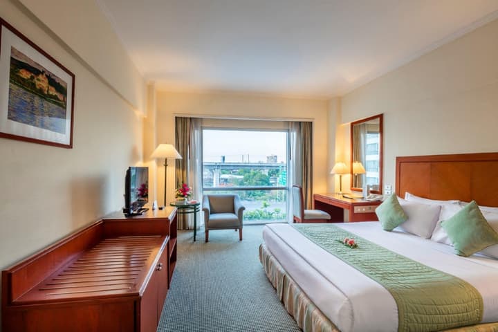 Bangkok Palace Hotel