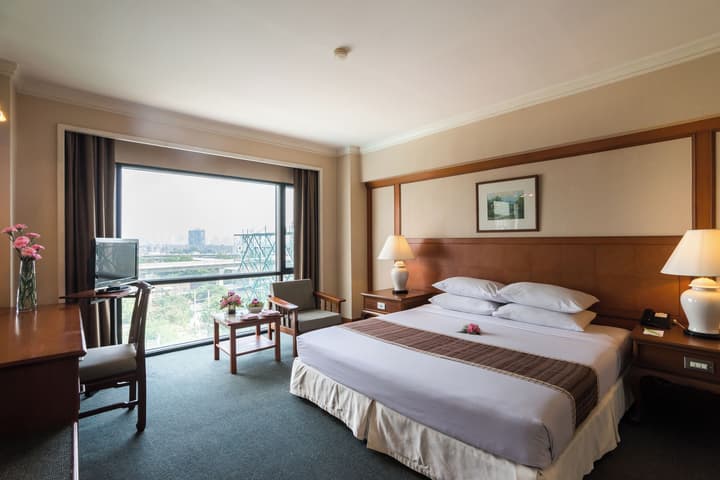 Bangkok Palace Hotel