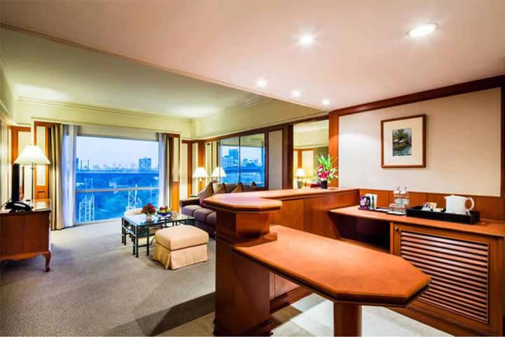 Bangkok Palace Hotel