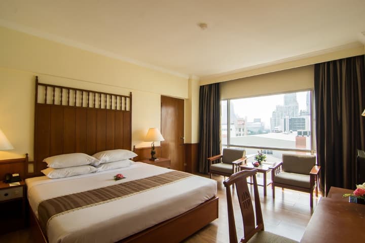 Bangkok Palace Hotel