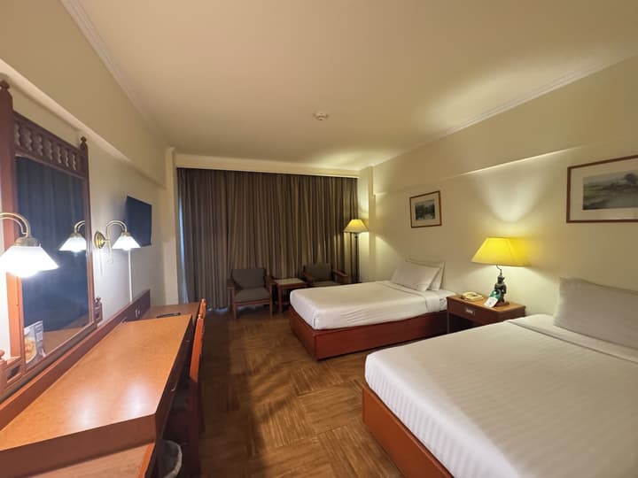 Bangkok Palace Hotel