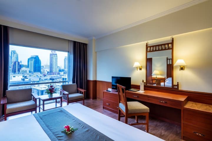 Bangkok Palace Hotel