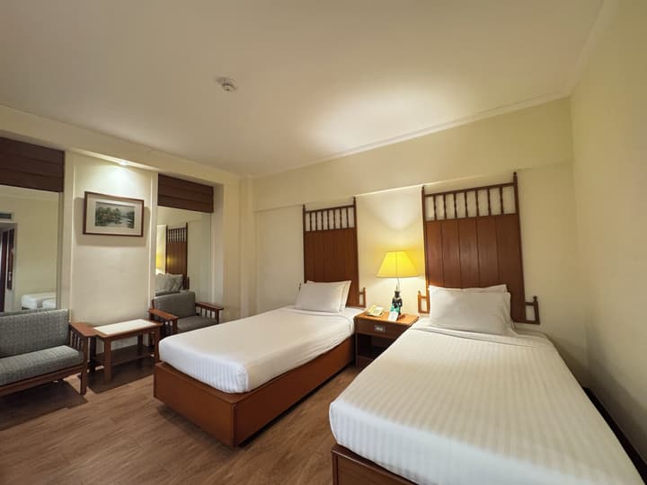 Bangkok Palace Hotel