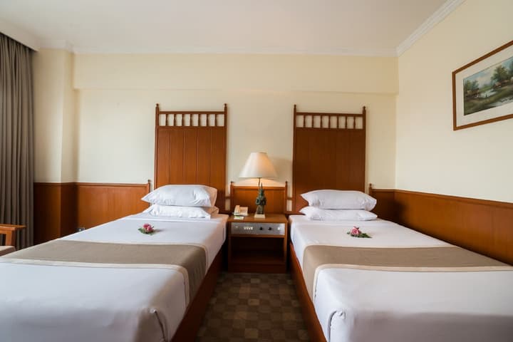 Bangkok Palace Hotel