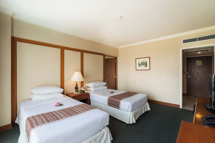 Bangkok Palace Hotel